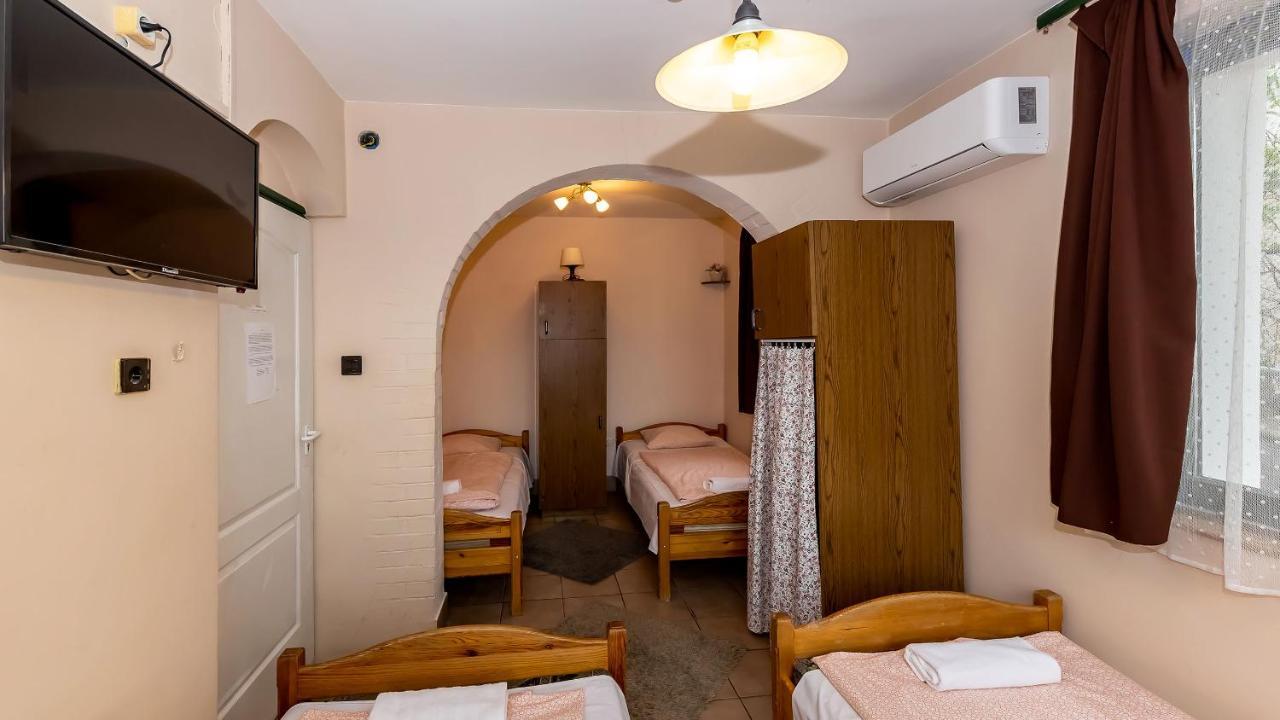 Bed and Breakfast Csillagtura Panzio à Eger Extérieur photo