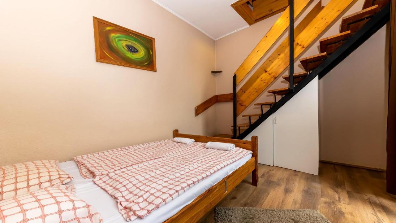 Bed and Breakfast Csillagtura Panzio à Eger Extérieur photo
