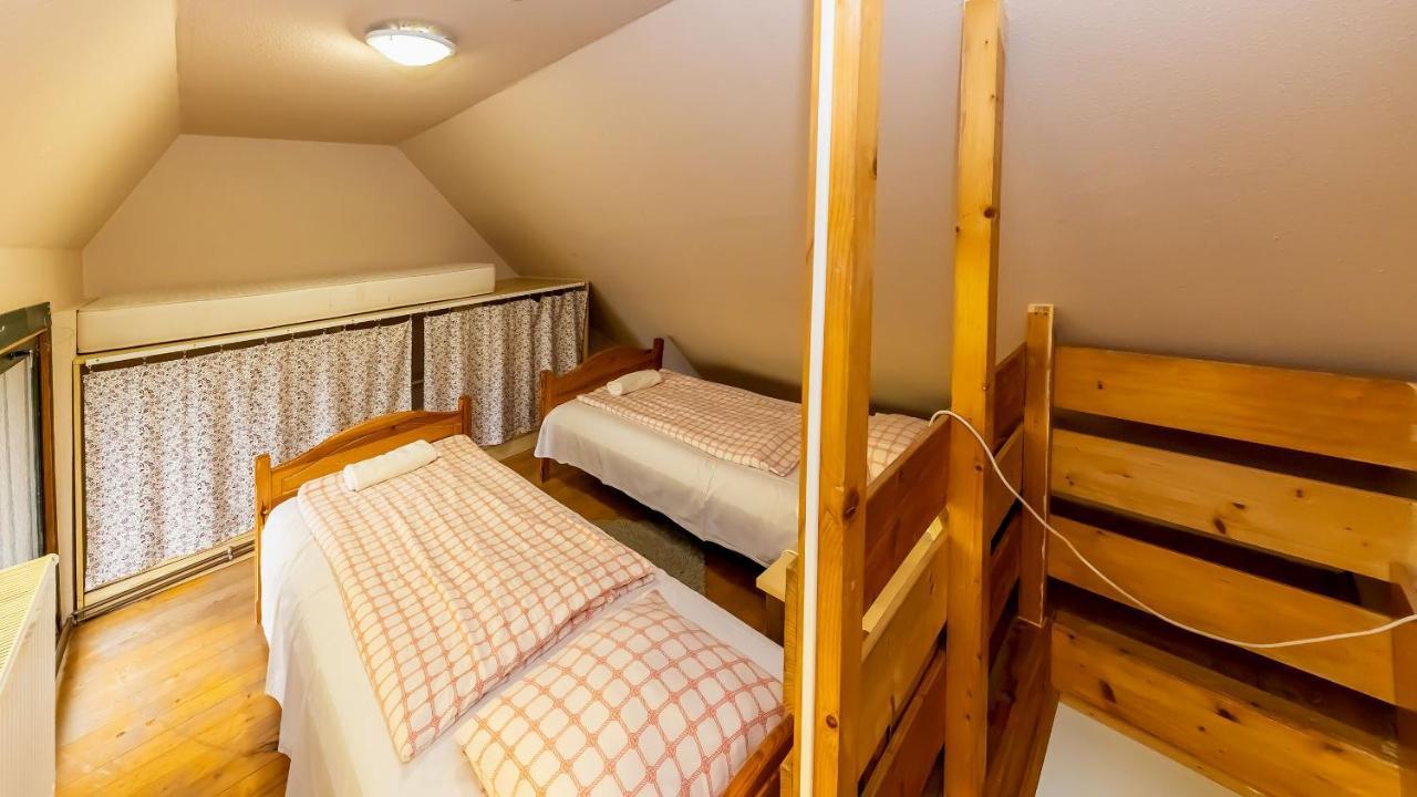 Bed and Breakfast Csillagtura Panzio à Eger Extérieur photo