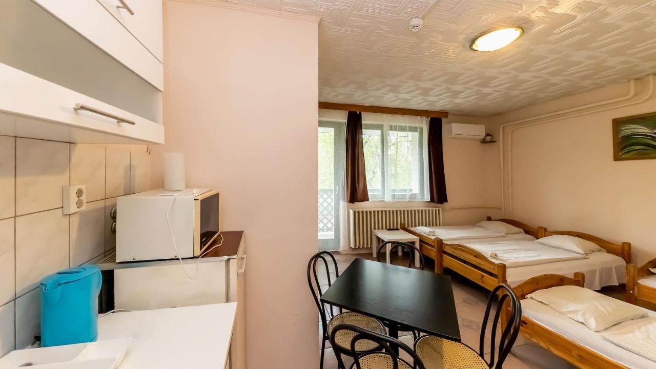Bed and Breakfast Csillagtura Panzio à Eger Extérieur photo