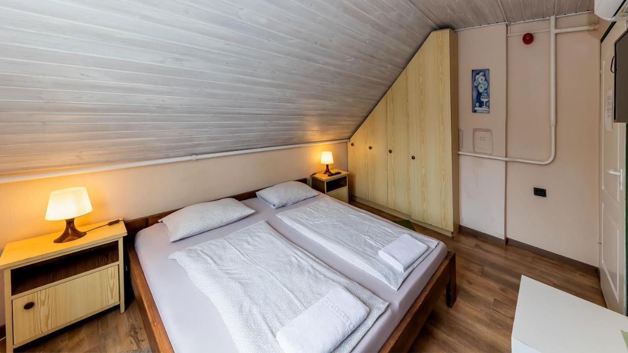 Bed and Breakfast Csillagtura Panzio à Eger Extérieur photo
