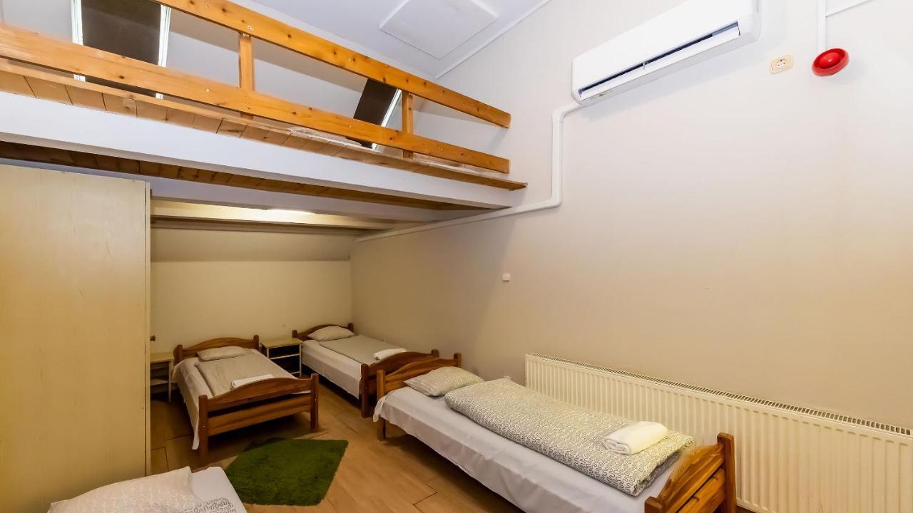 Bed and Breakfast Csillagtura Panzio à Eger Extérieur photo