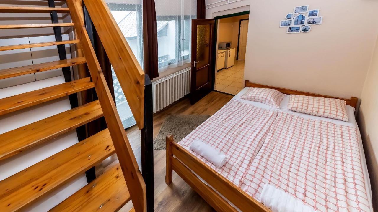Bed and Breakfast Csillagtura Panzio à Eger Extérieur photo