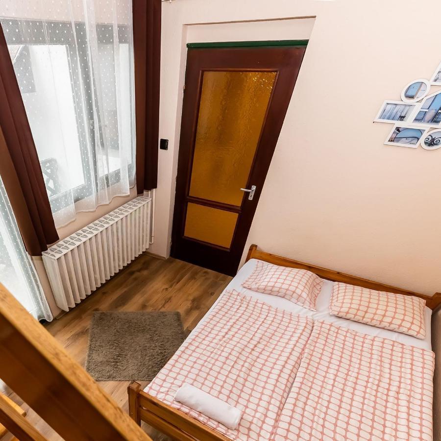 Bed and Breakfast Csillagtura Panzio à Eger Extérieur photo