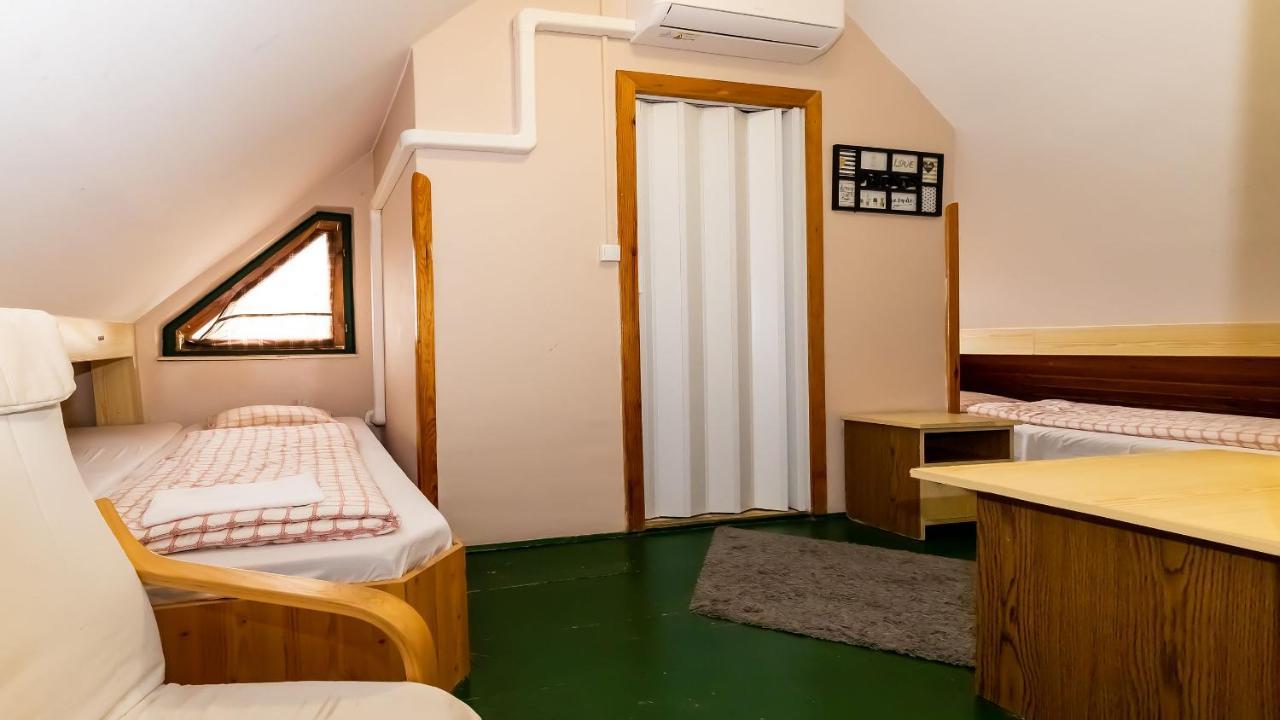 Bed and Breakfast Csillagtura Panzio à Eger Extérieur photo