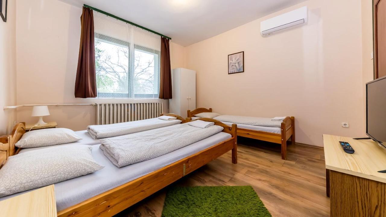 Bed and Breakfast Csillagtura Panzio à Eger Extérieur photo