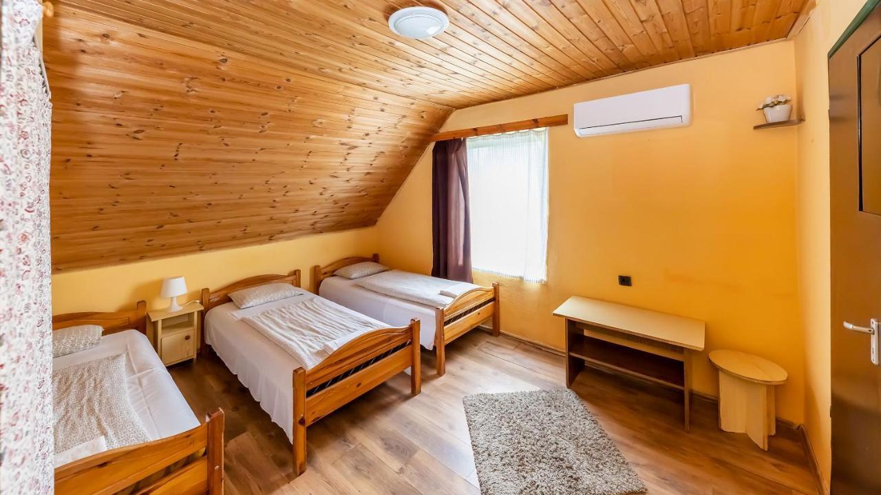 Bed and Breakfast Csillagtura Panzio à Eger Extérieur photo