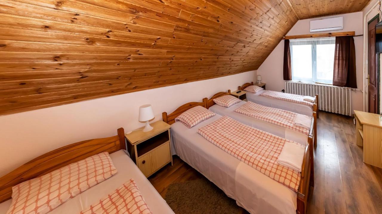 Bed and Breakfast Csillagtura Panzio à Eger Extérieur photo