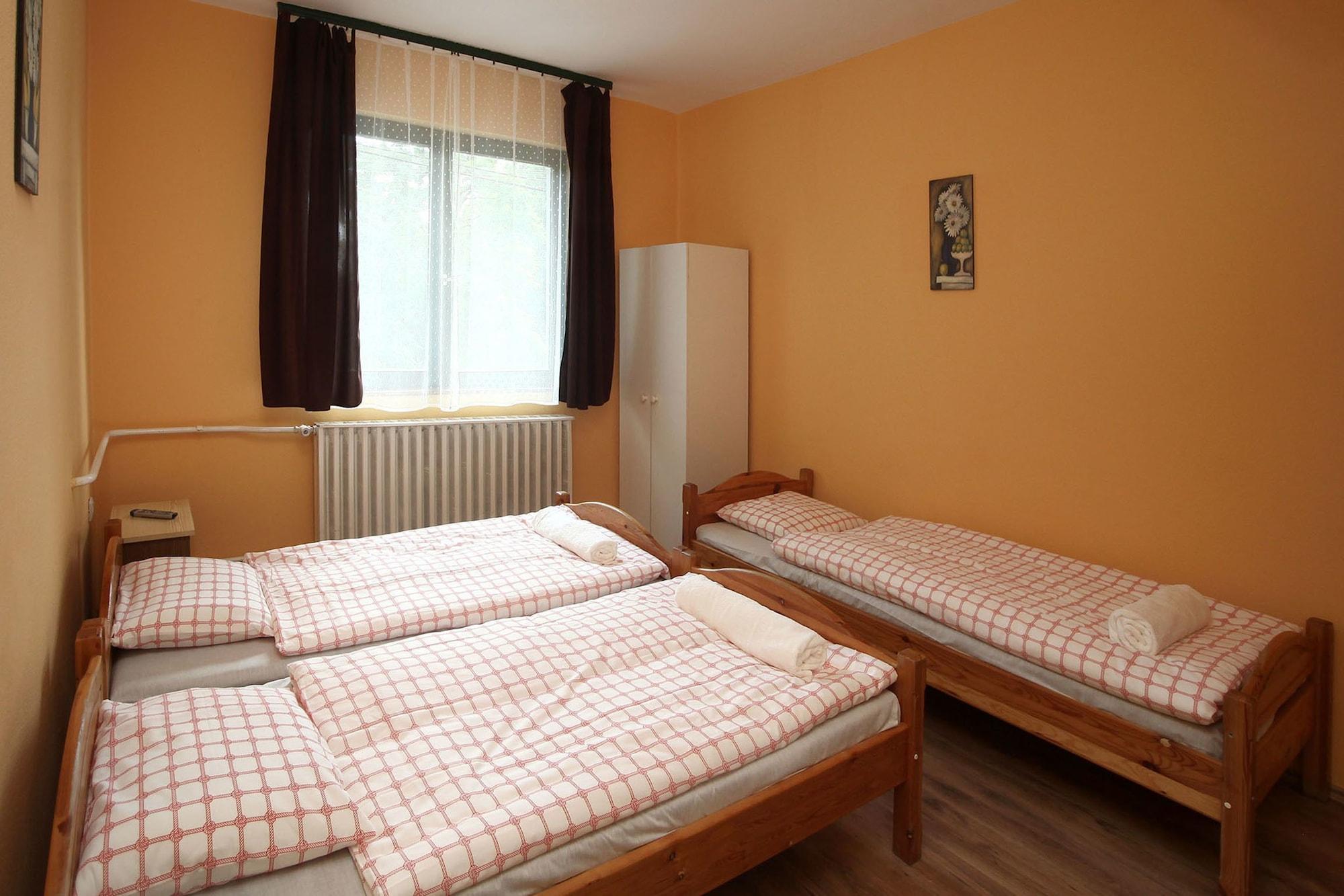 Bed and Breakfast Csillagtura Panzio à Eger Extérieur photo
