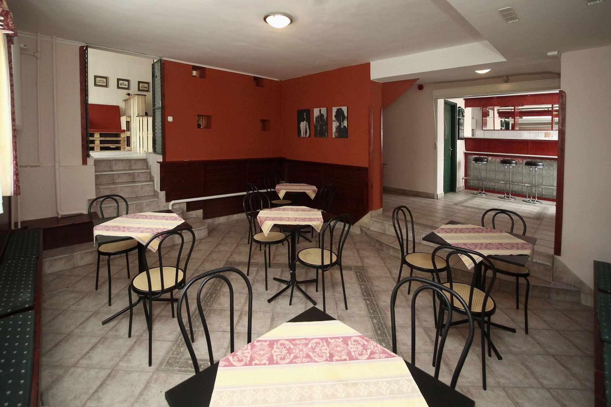 Bed and Breakfast Csillagtura Panzio à Eger Extérieur photo
