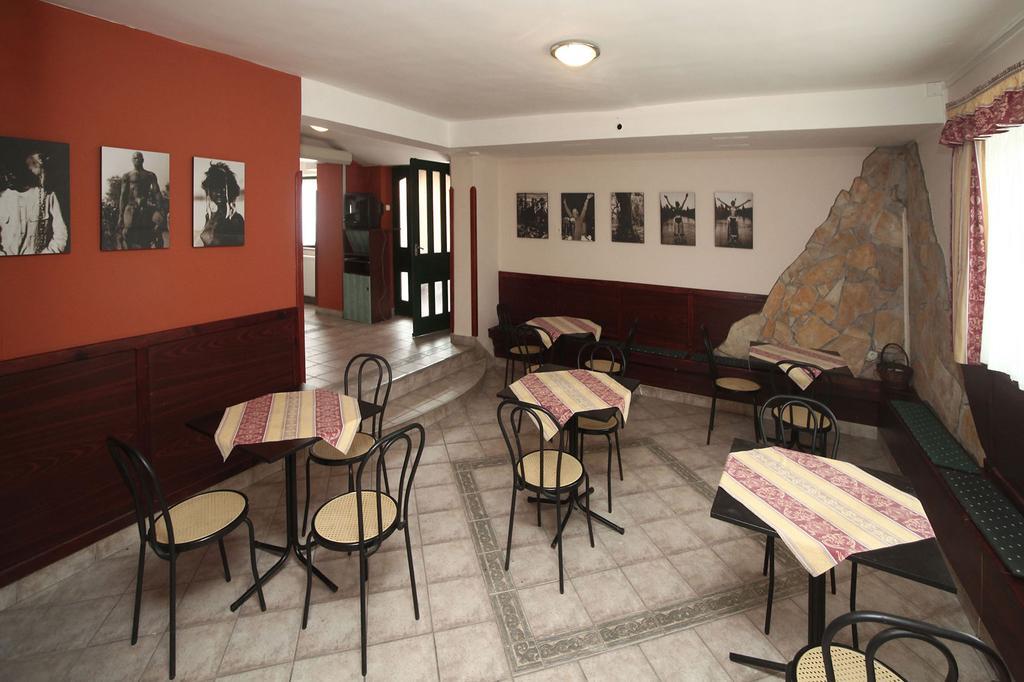Bed and Breakfast Csillagtura Panzio à Eger Extérieur photo
