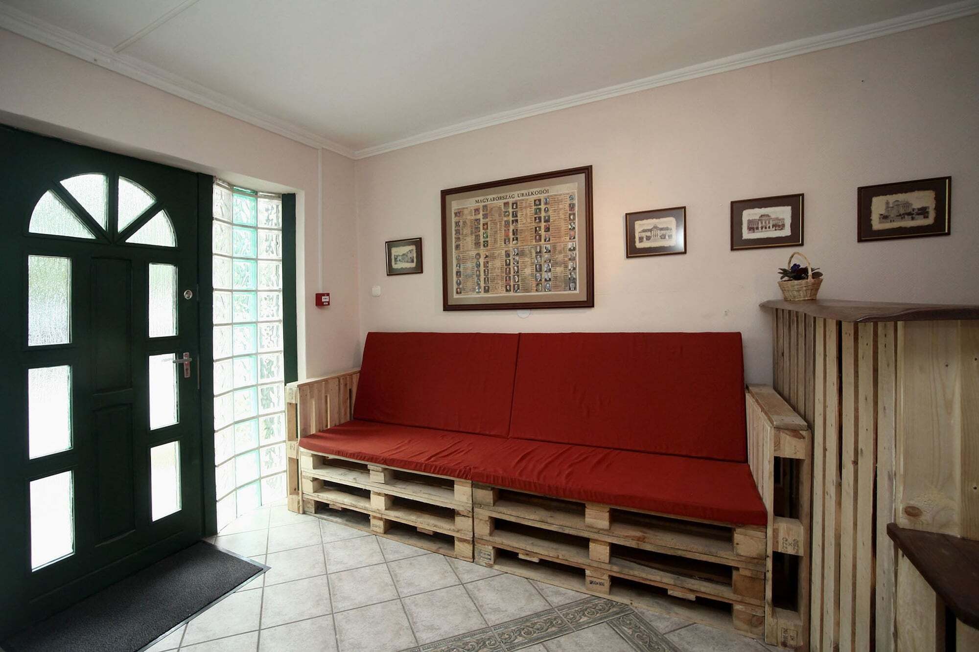 Bed and Breakfast Csillagtura Panzio à Eger Extérieur photo